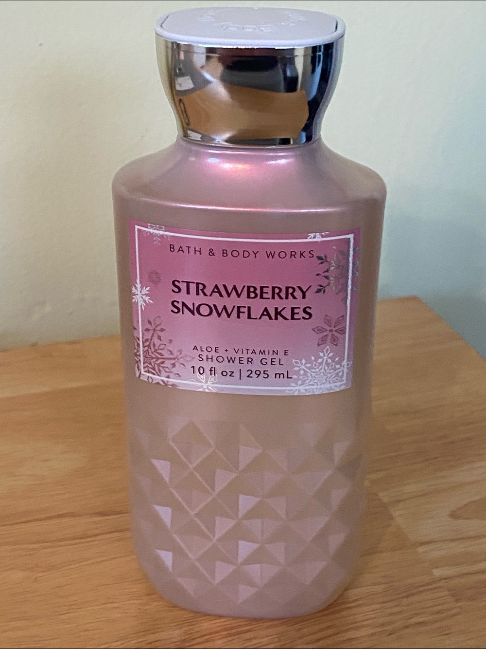 Bath & Body Works Pink Strawberry Snowflakes Shower Gel